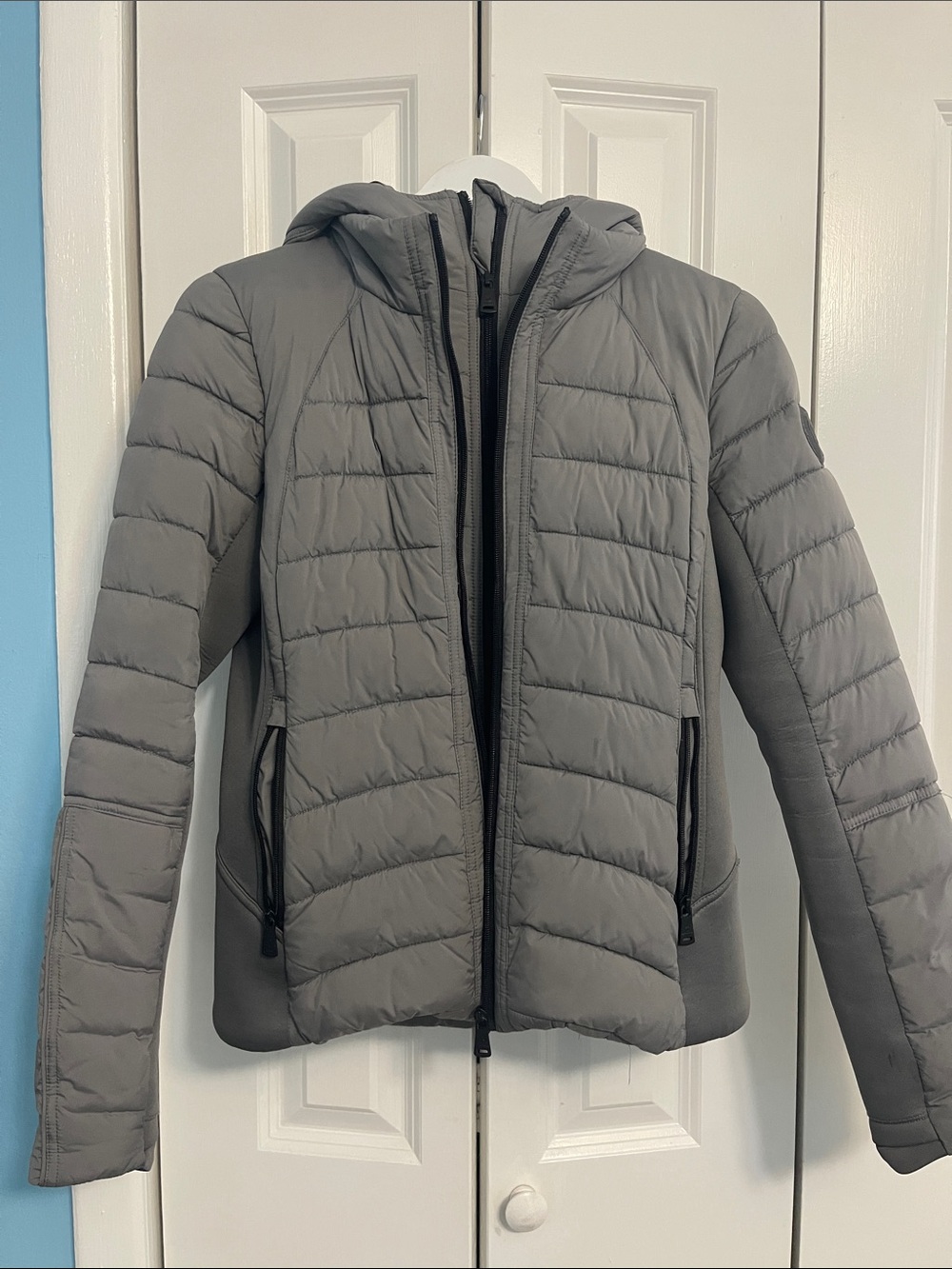 Bernardo Gray Quilted Hooded Jacket - Women's Lightweight Puffer